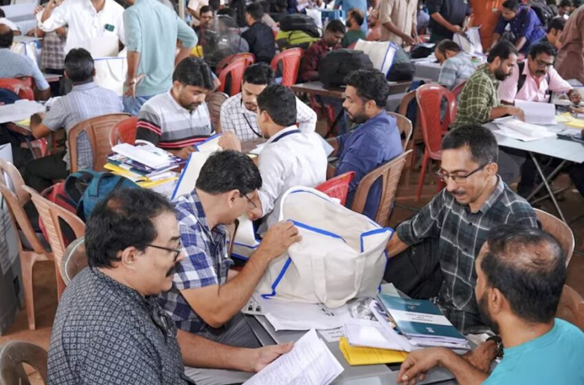 നിലമ്പൂരില് വോട്ടെടുപ്പ് തുടങ്ങി; 59 പുതിയ പോളിംഗ് സ്റ്റേഷനുകള് ഉള്പ്പെടെ 263 ബൂത്തുകളിലാണ് വോട്ടെടുപ്പ് നടക്കുന്നത്