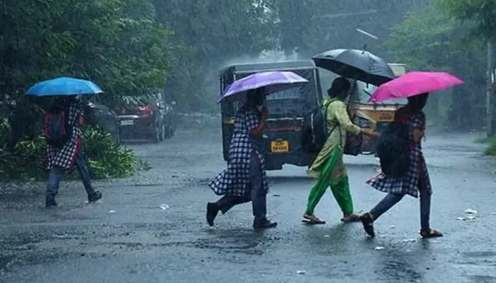  സംസ്ഥാനത്ത് ഒറ്റപ്പെട്ട ശക്തമായ മഴ തുടരും; നാല് ജില്ലകളിൽ യെല്ലോ അലേർട്ട്
