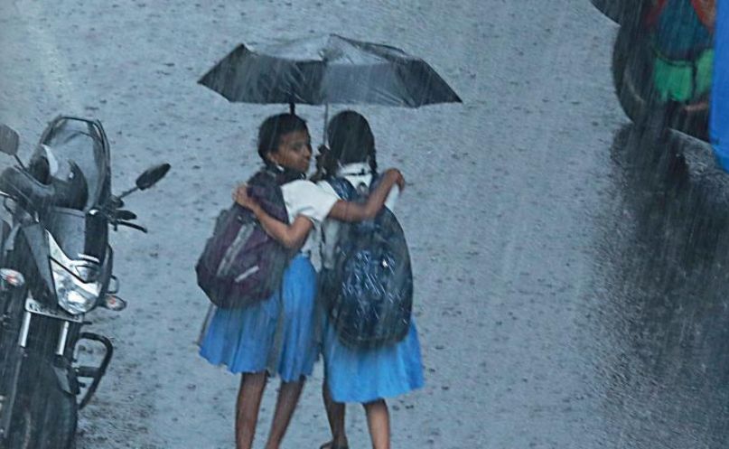  കേരളത്തിൽ ഇന്ന് മുതൽ 4 ദിവസം വിവിധ ജില്ലകളിൽ അതിശക്തമായ മഴ; പുതിയ ന്യൂനമർദ്ദം രൂപപ്പെടുന്നു; 10 ജില്ലകളിൽ യെല്ലോ അലേർട്ട്