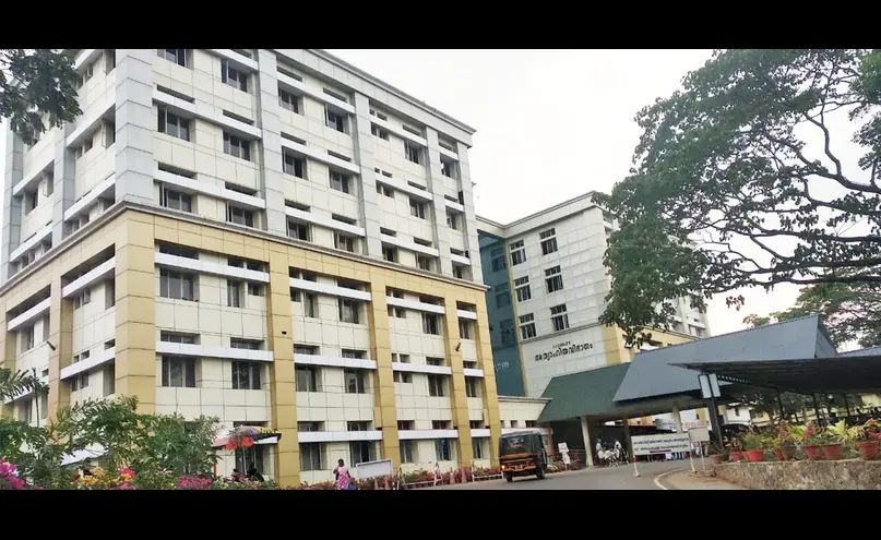  കോട്ടയം മെഡി.കോളജിലെ മൂന്ന് വാർഡുകളുടെ പ്രവർത്തനം പുതിയ ബ്ലോക്കിലേക്ക് മാറ്റി