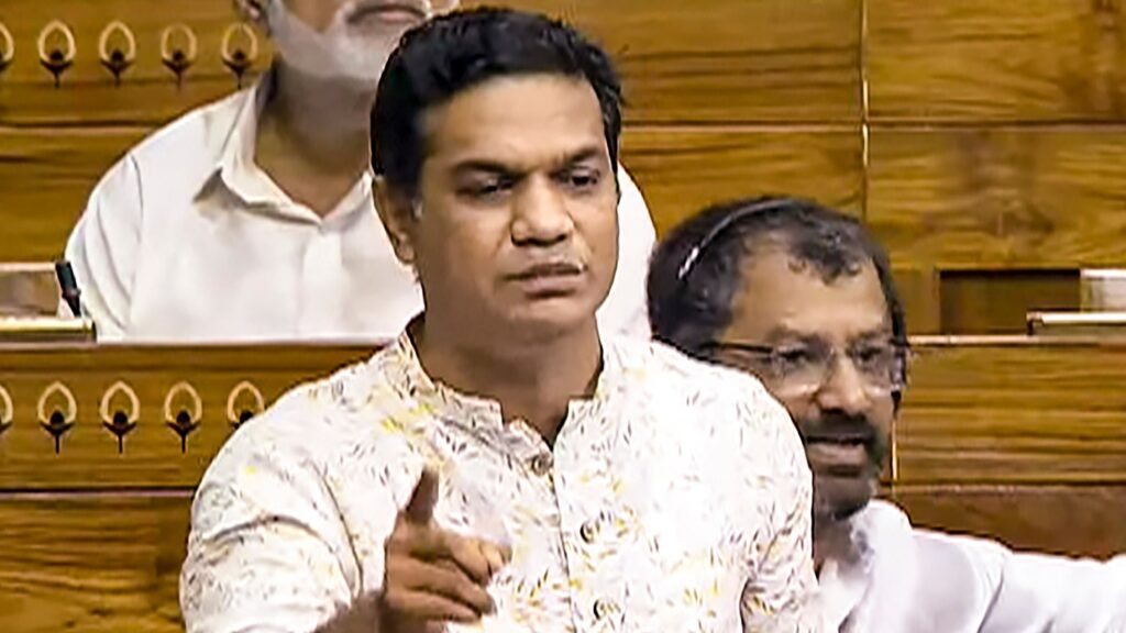 സ്റ്റേഡിയം നവീകരണത്തിന്റെ മറവിൽ മരംമുറി; മെസിയുടെ പേരിൽ കേരളത്തിൽ നടന്നത് ദുരൂഹ ബിസിനസ് ഡീൽ: എംപി ഹൈബി ഈഡൻ
