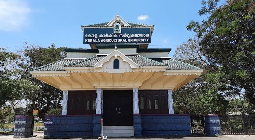 തൃശൂർ: കാർഷിക സർവകലാശാല സ് വർദ്ധനവിനെതിരെ സമരവുമായി എസ്എഫ്ഐ.