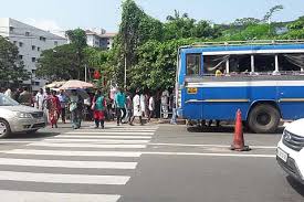 കൊച്ചിയിൽ സ്വകാര്യബസിന്റെ മത്സരയോട്ടം; മന്ത്രിക്ക് വിഡിയോ അയച്ചുകൊടുത്തു, ഡ്രൈവറുടെ ലൈസന്സ് സസ്പെന്ഡ് ചെയ്തു