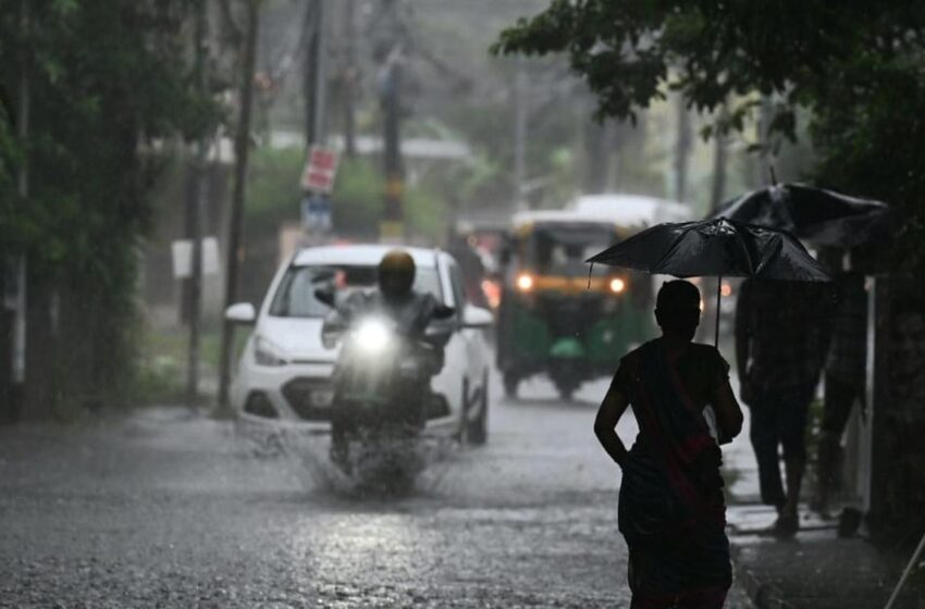 സംസ്ഥാനത്ത് ഇന്നും നാളെയും തീവ്രമഴ തുടരും; മൂന്ന് ജില്ലകളിൽ ഓറഞ്ച് അലേർട്ട്, മൊൻന്ത’ചുഴലിക്കാറ്റിന് സാധ്യത